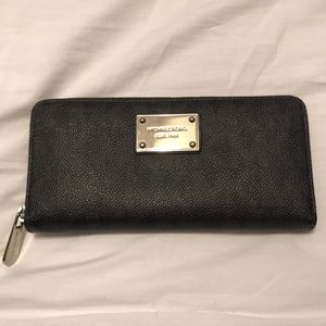 Michael Kors Monogram wallet